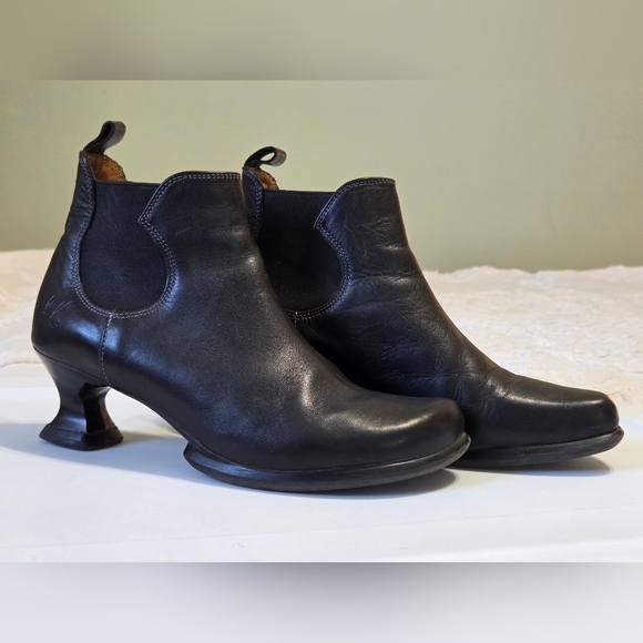 John Fluevog Shoes - John Fluevog Danke Black Low Heel Ankle Chelsea boot Size 7.5